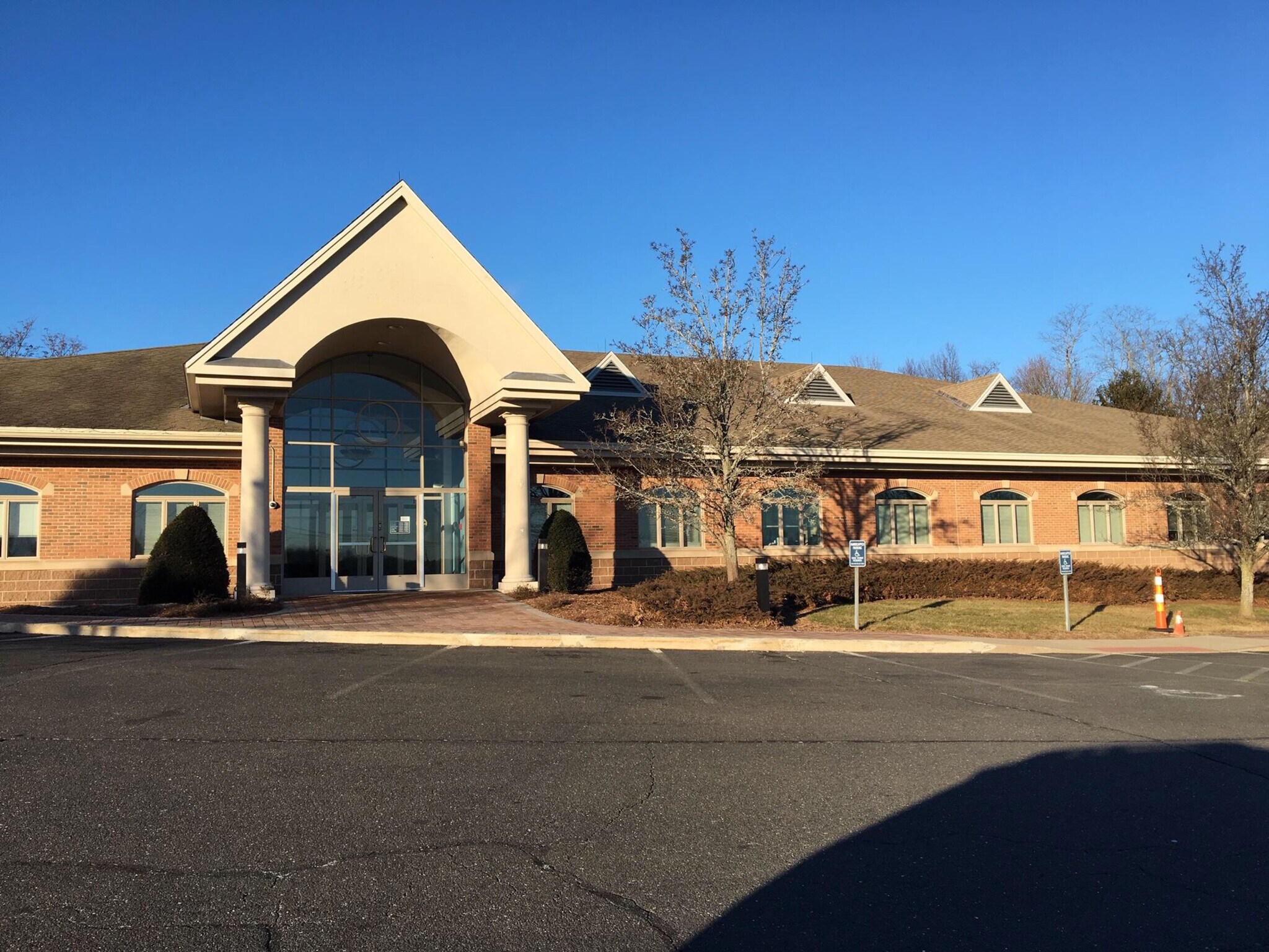 521 Cromwell Ave, Rocky Hill, CT à vendre Photo principale– Image 1 sur 16