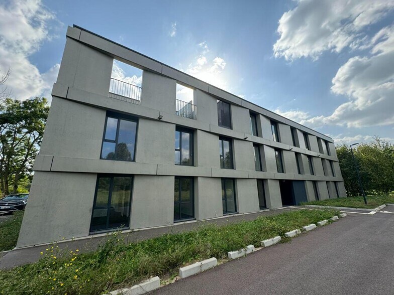 Bureau dans Norroy-le-Veneur à louer - Photo de l’immeuble – Image 1 sur 12