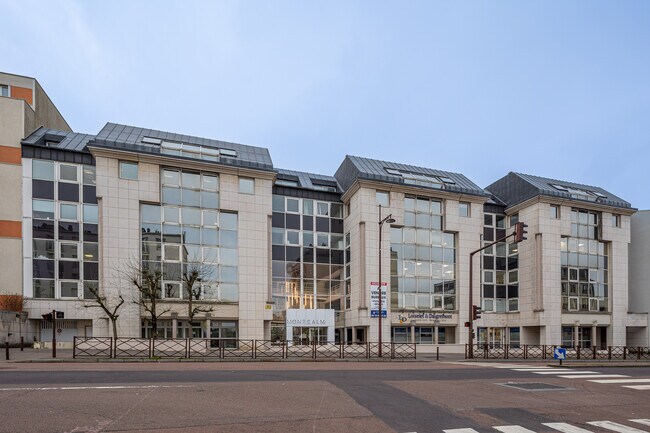 Plus de détails pour Rue Du Pont Colbert, Versailles - Bureau à louer