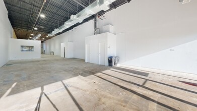 3405-3479 Boul de la Côte-Vertu, Montréal, QC à louer Numérisation 3D Matterport– Image 1 sur 6