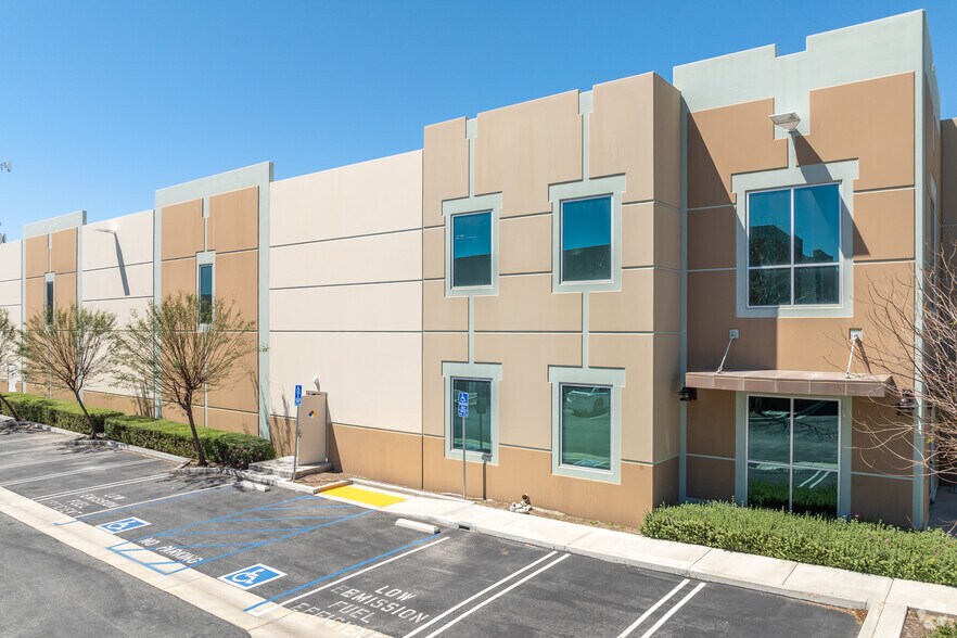 1645 W Park Ave, Redlands, CA à louer - Photo de l’immeuble – Image 3 sur 8