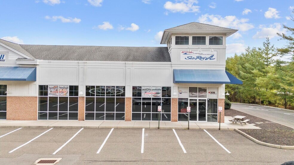 507 Danbury Rd, New Milford, CT à louer - Photo de l’immeuble – Image 2 sur 19