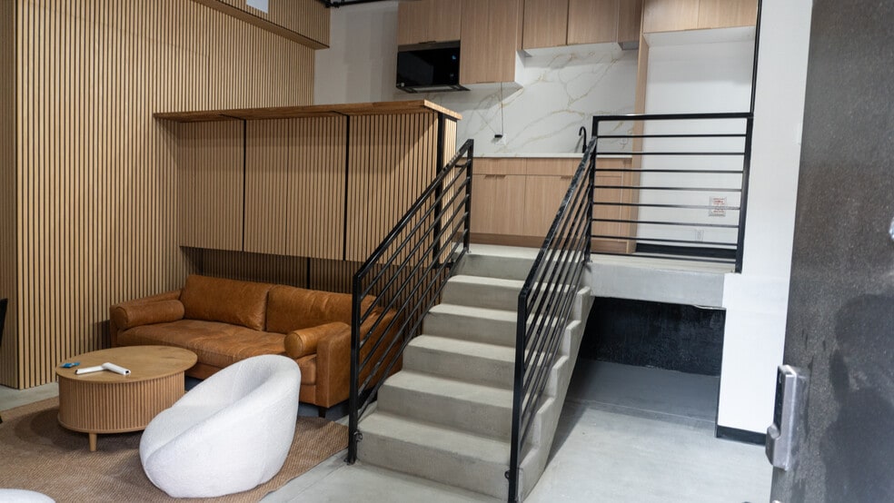 10867 Fruitland Dr, Studio City, CA à louer - Photo de l’immeuble – Image 1 sur 19