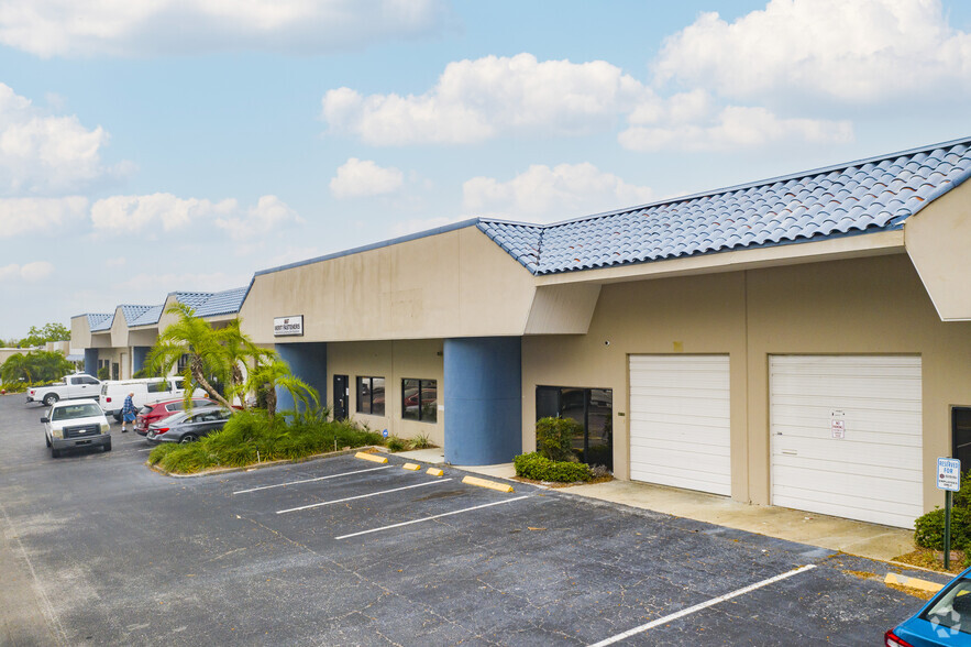 5402-5468 N 56th Commerce Park Blvd, Tampa, FL à louer - Photo de l’immeuble – Image 3 sur 15