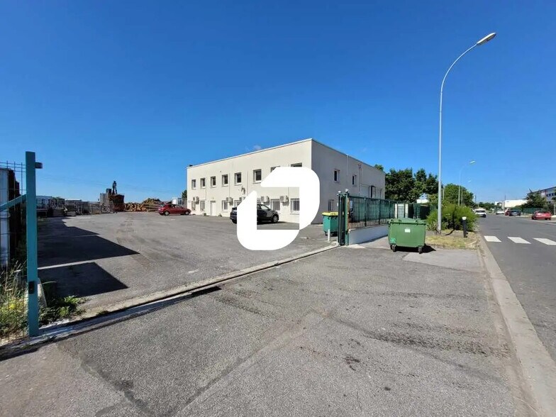 Local d’activités dans Sainte-Geneviève-des-Bois à louer - Photo de l’immeuble – Image 3 sur 15