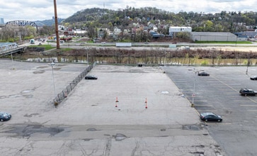 136 McKees Rocks Plz, McKees Rocks, PA à louer Photo de l’immeuble– Image 2 sur 3