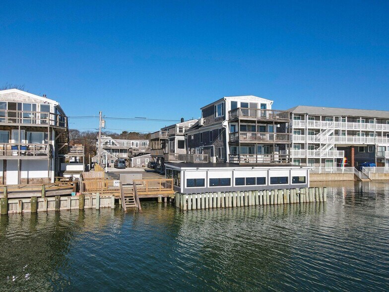 539 Commercial St, Provincetown, MA à vendre - Photo de l’immeuble – Image 3 sur 37