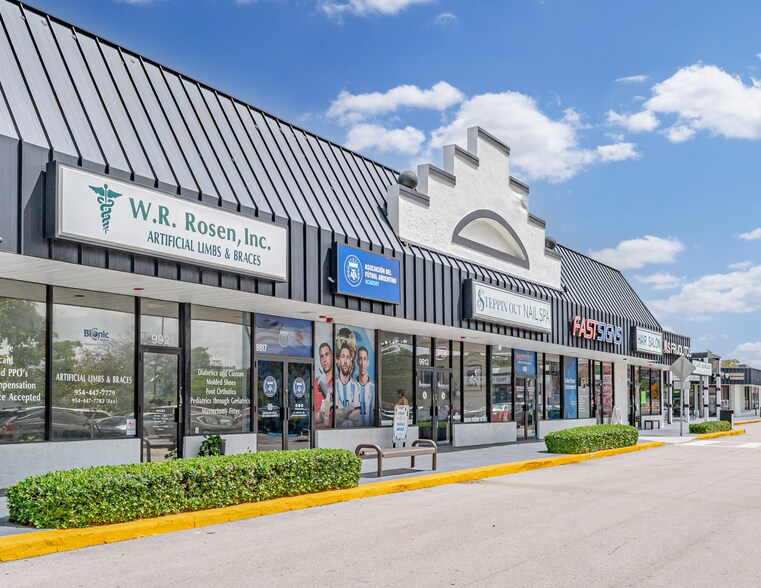 9801-9965 Pines Blvd, Pembroke Pines, FL à vendre - Photo de l’immeuble – Image 3 sur 9
