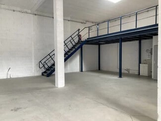 Plus de détails pour Industriel/Logistique à louer