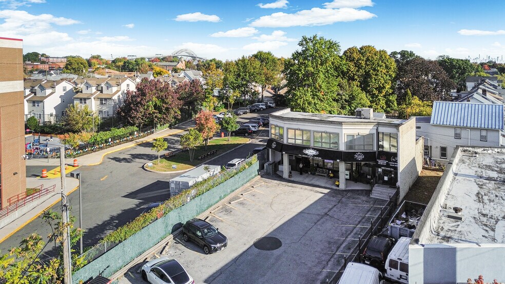 1605 Forest Ave, Staten Island, NY à vendre - Photo de l’immeuble – Image 3 sur 23