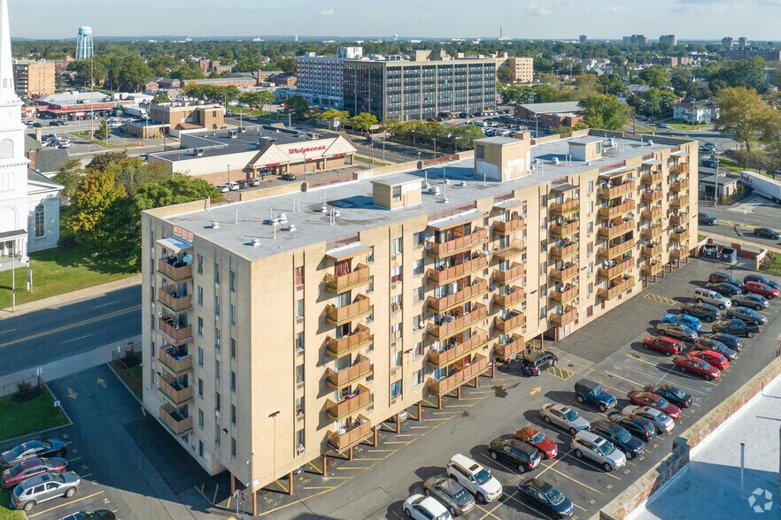 380 Front St, Hempstead, NY à vendre - Photo de l’immeuble – Image 2 sur 7