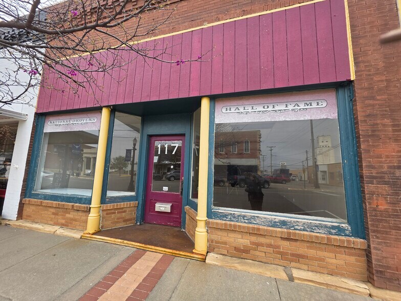 115 N Douglas Ave, Ellsworth, KS à vendre - Photo de l’immeuble – Image 3 sur 14