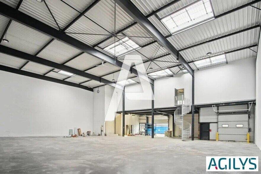 Local d'activités dans Courtry à vendre - Photo intérieure – Image 1 sur 4