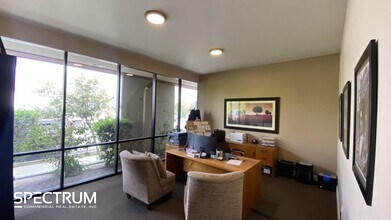 26470 Ruether Ave, Santa Clarita, CA à louer Photo intérieure– Image 2 sur 4
