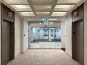 727 7th Ave SW, Calgary, AB à louer Photo intérieure– Image 2 sur 7