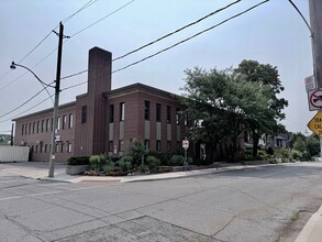139 Mulock Ave, Toronto, ON à louer Photo de l’immeuble– Image 1 sur 10