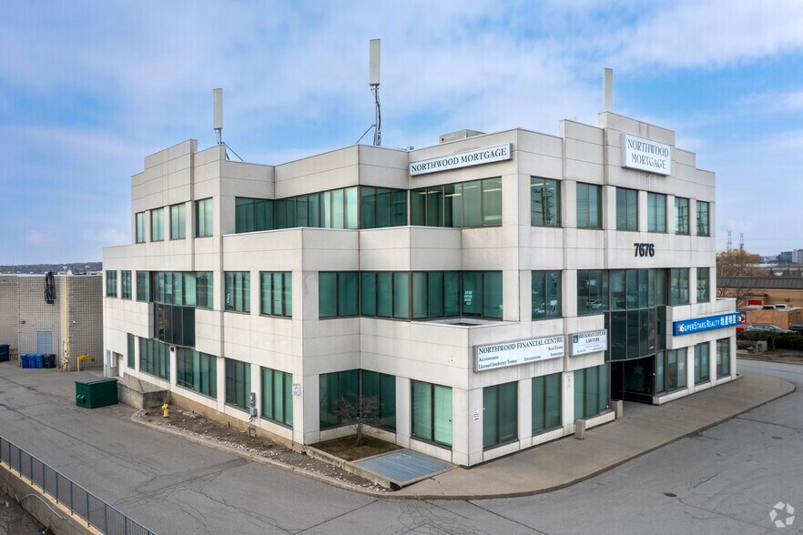 7676 Woodbine Ave, Markham, ON à louer - Photo de l’immeuble – Image 2 sur 7