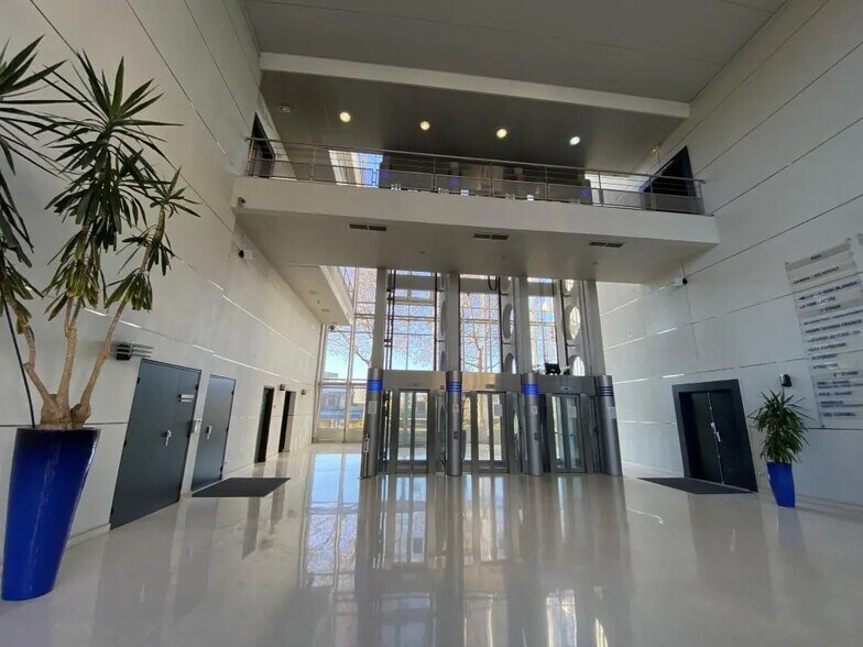 Bureau dans Alfortville à louer - Hall d’entrée – Image 3 sur 16
