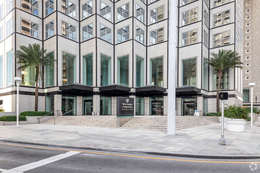 200 S Biscayne Blvd, Miami, FL à louer - Photo de l’immeuble – Image 2 sur 18