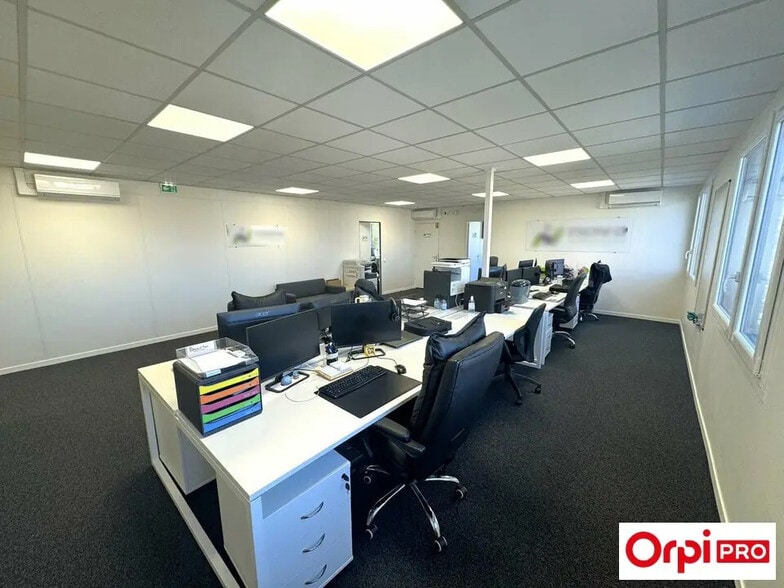 Bureau dans Évry-Courcouronnes à vendre - Photo intérieure – Image 2 sur 8