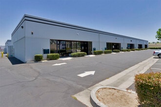 1701 S Vineyard Ave, Ontario, CA à louer Photo intérieure– Image 2 sur 3