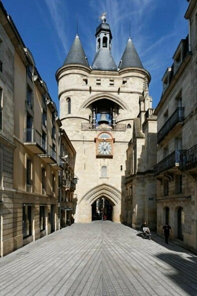 Local commercial dans Bordeaux à louer - Photo de l’immeuble – Image 1 sur 2