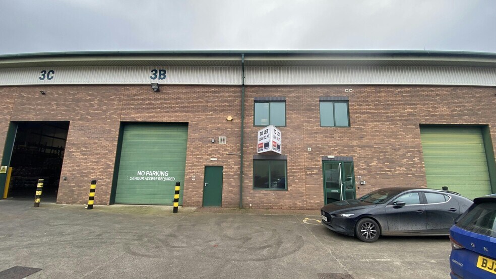 Holbrook Ln, Coventry à louer - Photo de l’immeuble – Image 2 sur 15