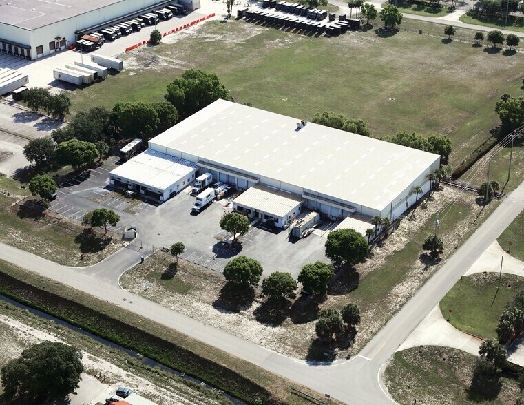 1500 Avenue R, Riviera Beach, FL à louer - Photo de l’immeuble – Image 1 sur 19