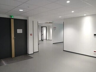 Plus de détails pour 16 Rue De La Grenouillère, Bourg-en-Bresse - Bureau à louer