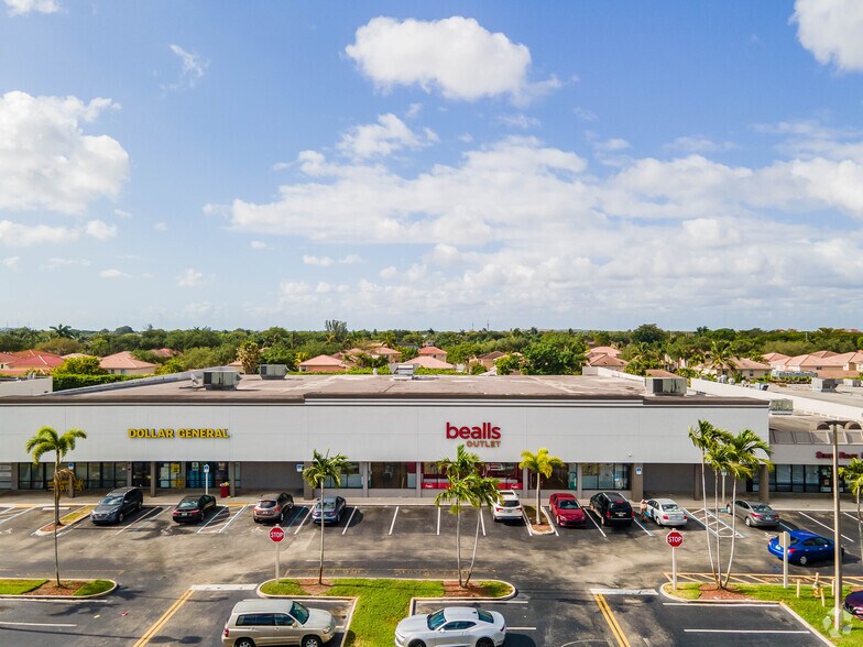 9900-10090 Pines Blvd, Pembroke Pines, FL à louer - Photo de l’immeuble – Image 2 sur 12