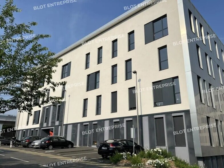 3 Avenue De Belle Fontaine, Cesson-Sévigné à louer - Photo de l’immeuble – Image 2 sur 4