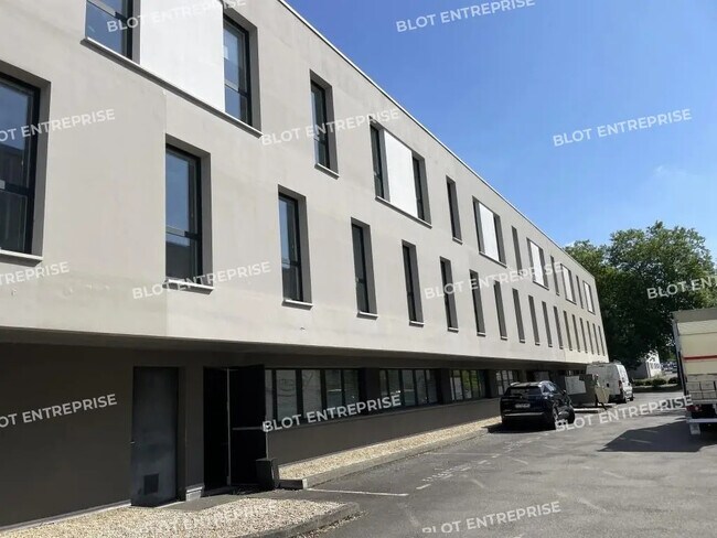 Plus de détails pour Bureau à louer