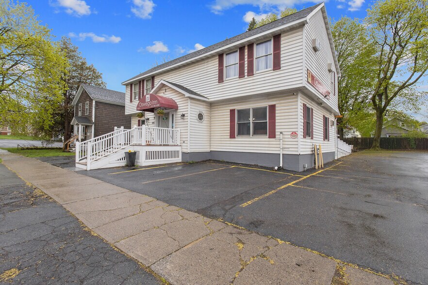 180 E 10th St, Oswego, NY à vendre - Photo de l’immeuble – Image 2 sur 27