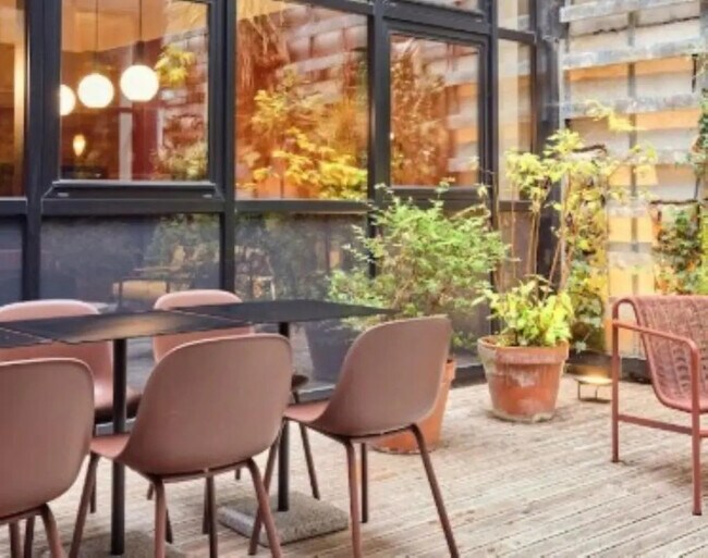 Plus de détails pour 2 Rue De Laborde, Paris - Coworking à louer