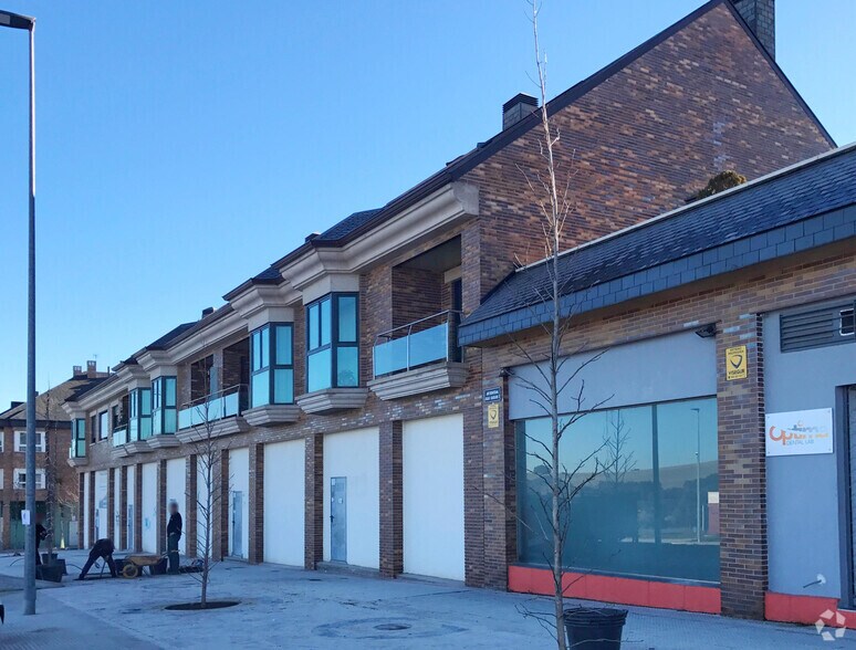 Immeuble residentiel dans Villanueva del Pardillo, Madrid à vendre - Photo de l’immeuble – Image 2 sur 2