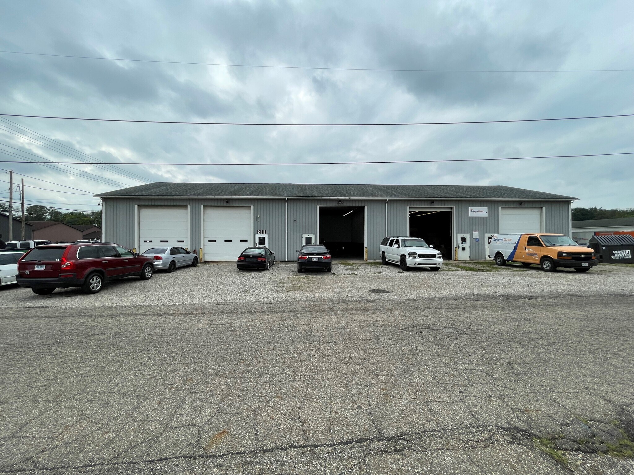 211 Montgomery Ave, Newark, OH à louer Photo de l’immeuble– Image 1 sur 8