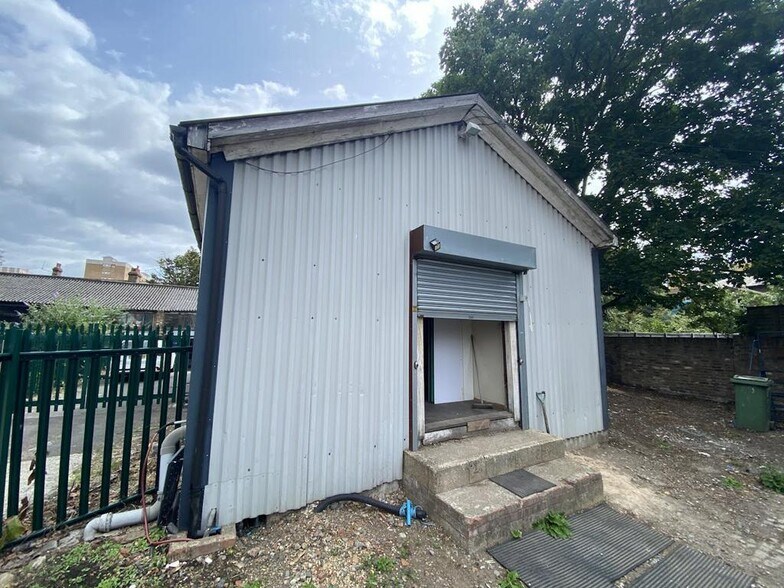 20B Hanworth Rd, Hounslow à vendre - Photo de l’immeuble – Image 3 sur 7