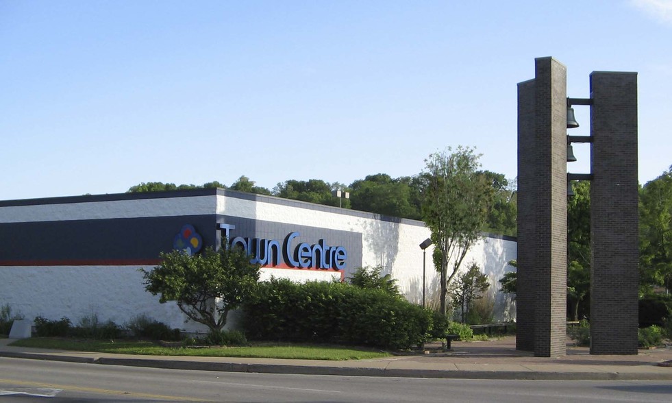 100 E Washington St, East Peoria, IL à louer - Photo principale – Image 1 sur 9