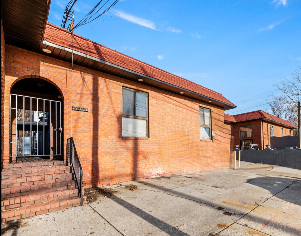 5091 Umbria St, Philadelphia, PA à louer Photo de l’immeuble– Image 1 sur 6