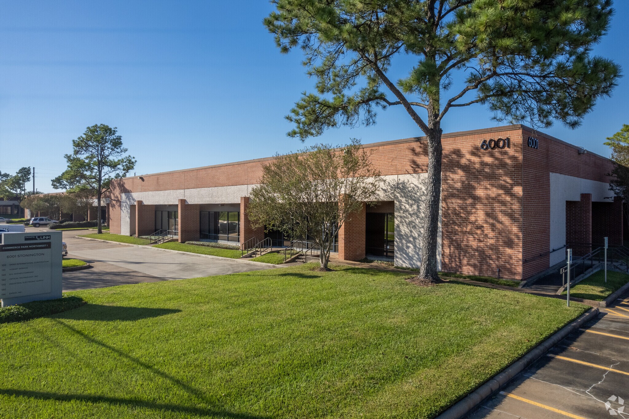 6001 Stonington St, Houston, TX à louer Photo de l’immeuble– Image 1 sur 15