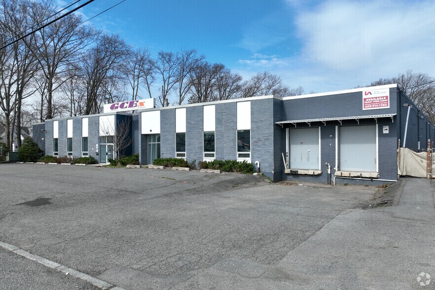 301 Commerce Rd, Linden, NJ à louer - Photo de l’immeuble – Image 2 sur 16