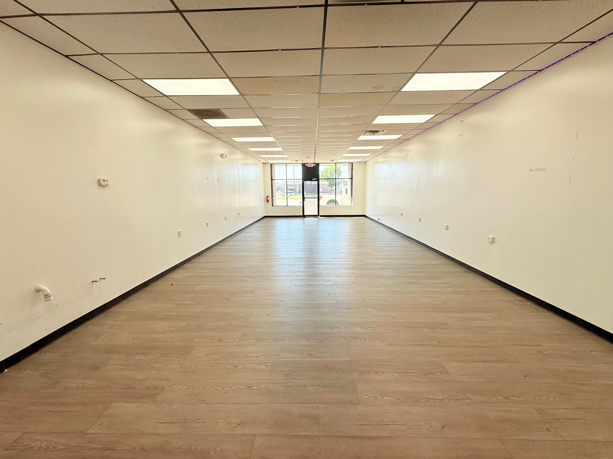 32500-32888 W Warren Rd, Westland, MI à louer Photo intérieure– Image 1 sur 5