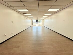 32500-32888 W Warren Rd, Westland, MI à louer Photo intérieure– Image 1 sur 5