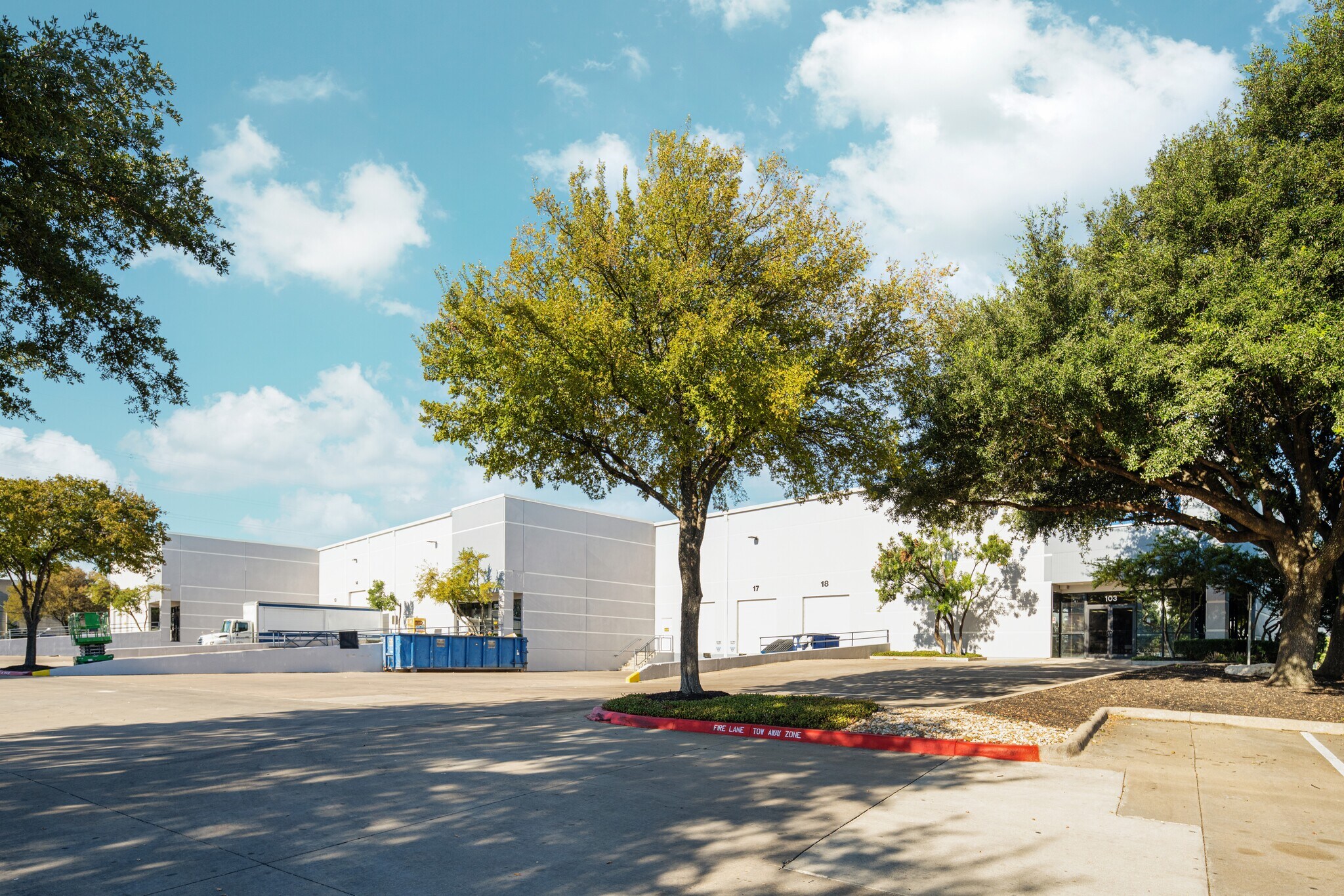 2315 Rutland Dr, Austin, TX à louer Photo intérieure– Image 1 sur 4