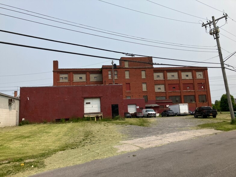 588 Monroe St, Buffalo, NY à vendre - Photo de l’immeuble – Image 2 sur 12