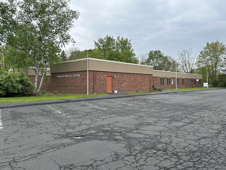 74 Mack St, Windsor, CT à vendre - Photo de l’immeuble – Image 2 sur 5