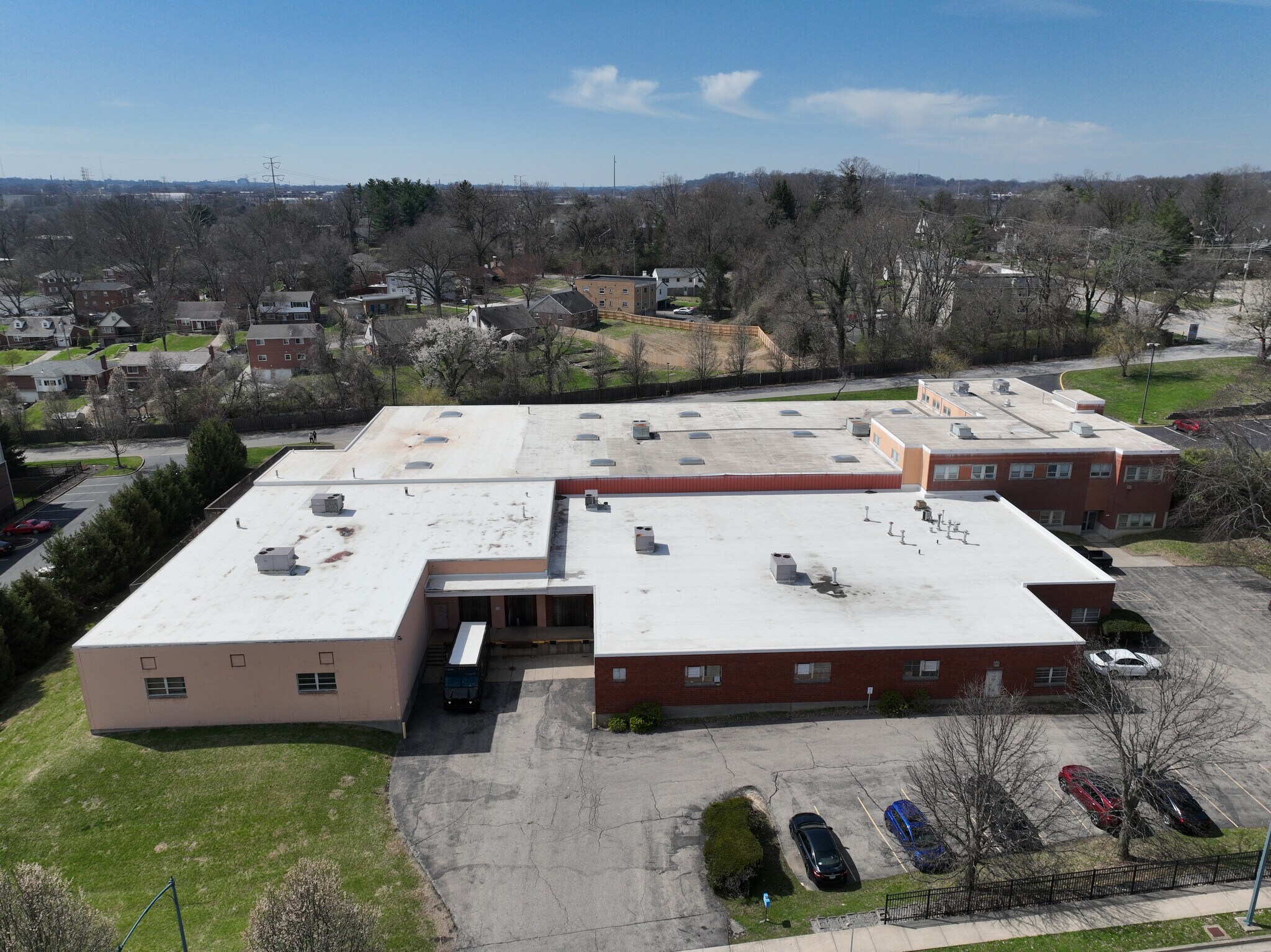 5027 Madison Rd, Cincinnati, OH à vendre Photo principale– Image 1 sur 8