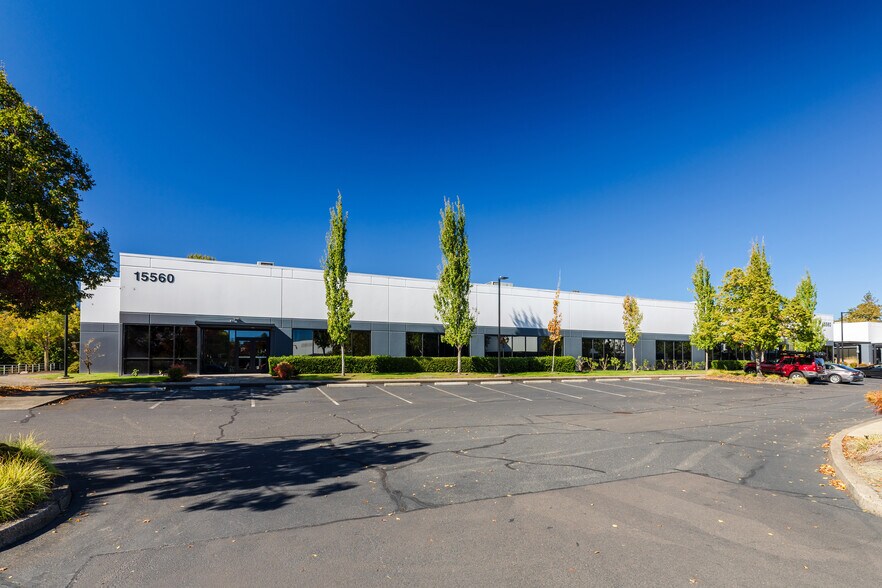15560 SW Millikan Way, Beaverton, OR à vendre - Photo de l’immeuble – Image 2 sur 4