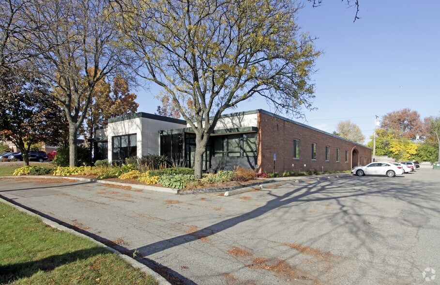 42714 Woodward Ave, Bloomfield Hills, MI à louer - Photo de l’immeuble – Image 3 sur 3