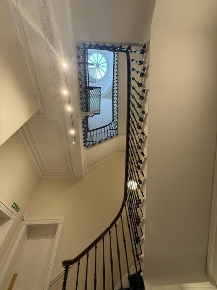 6 Coates Cres, Edinburgh à louer - Photo de l’immeuble – Image 3 sur 13